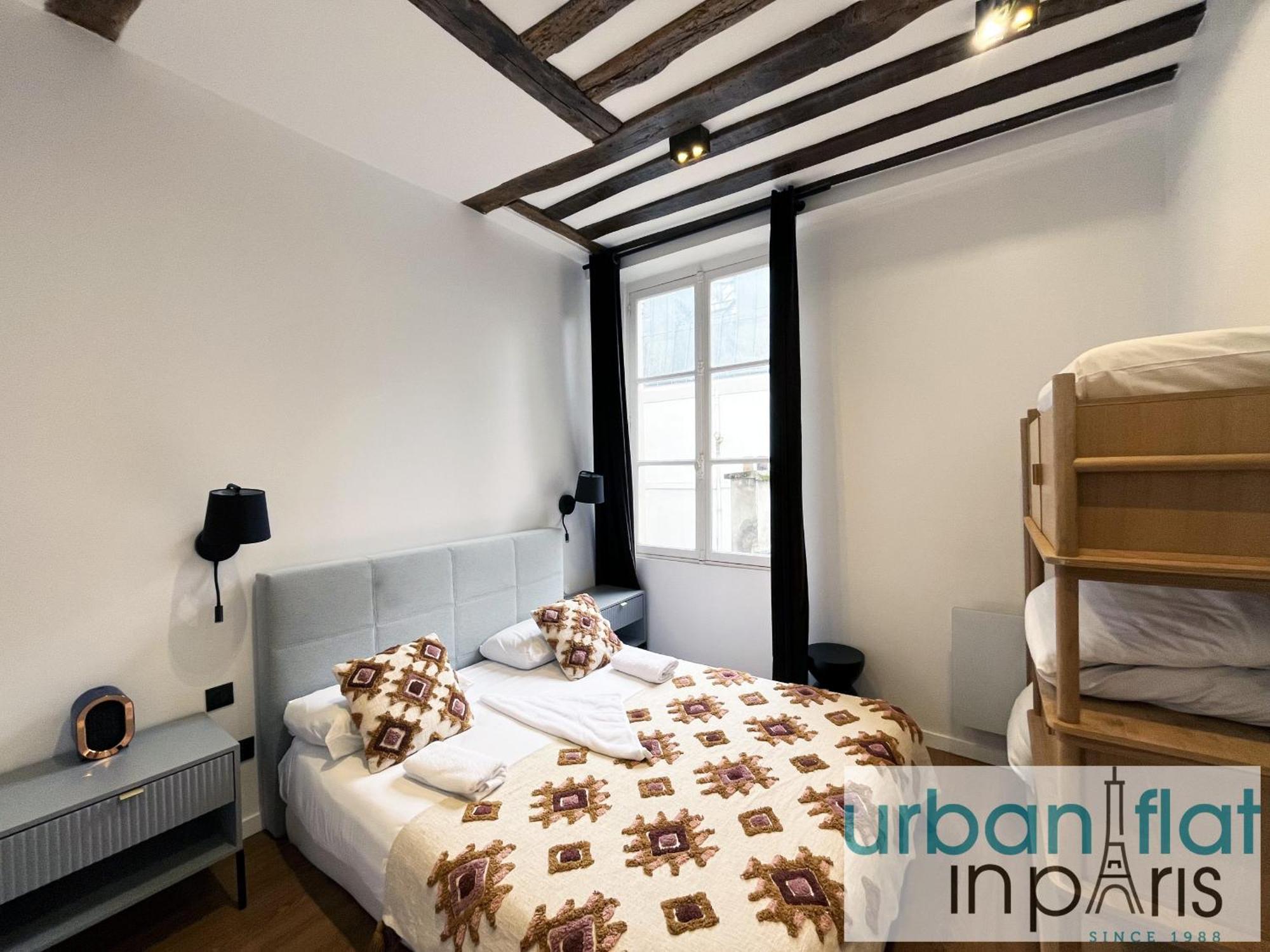 Urban Flat 108 - Classic Parisian 4 Bdr Flat Apartment