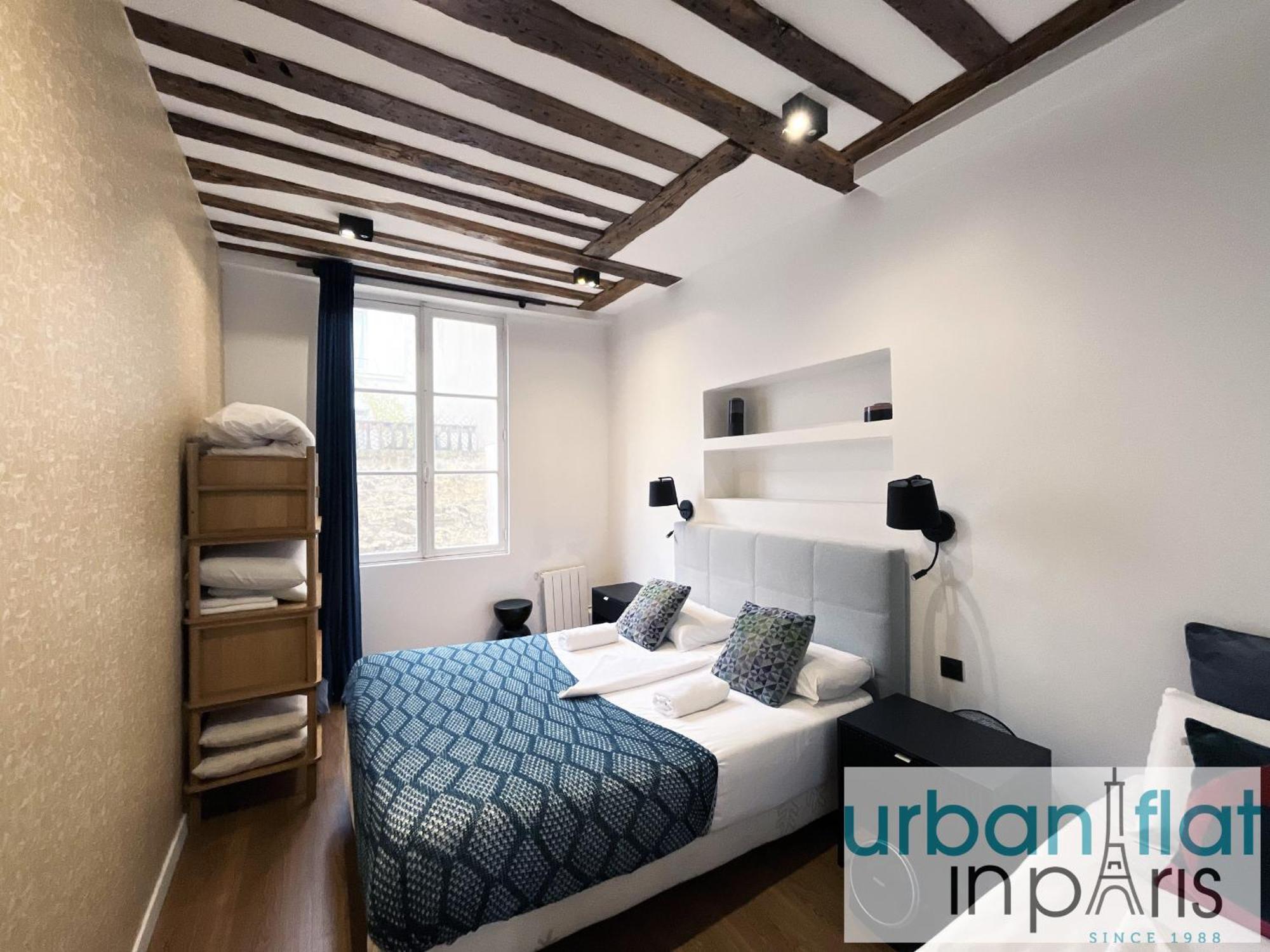 Urban Flat 108 - Classic Parisian 4 Bdr Flat Paris