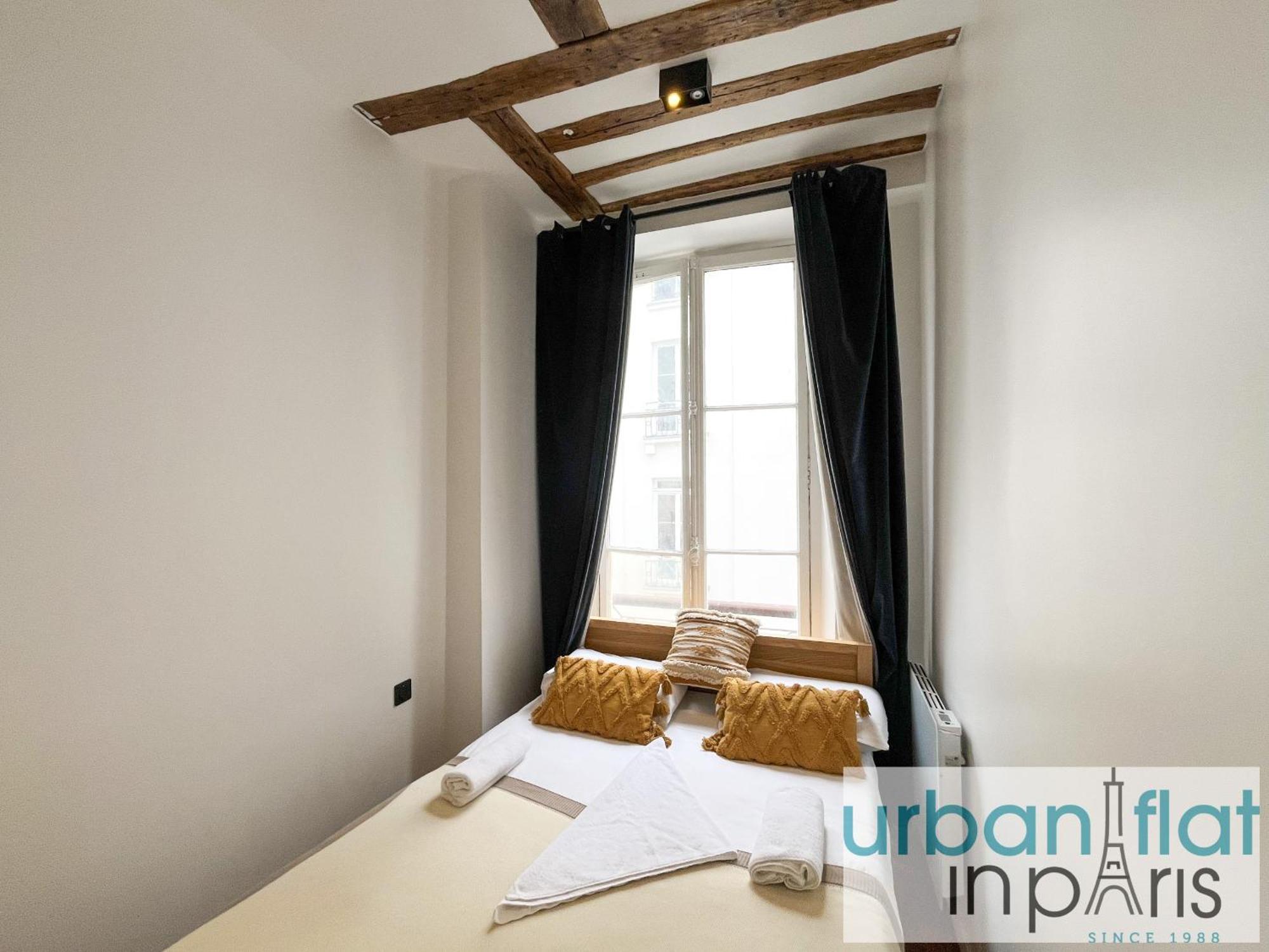 Urban Flat 108 - Classic Parisian 4 Bdr Flat