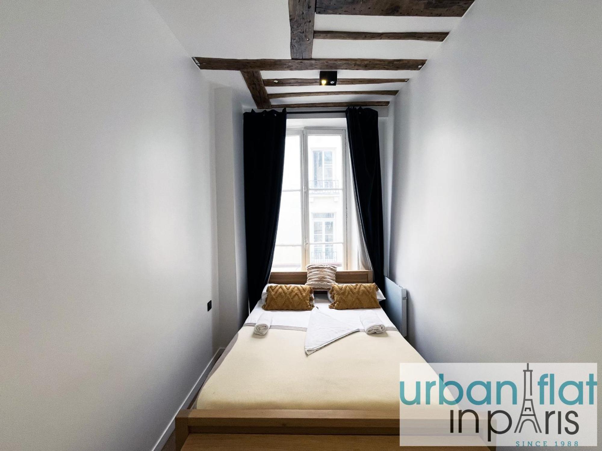 Urban Flat 108 - Classic Parisian 4 Bdr Flat *
