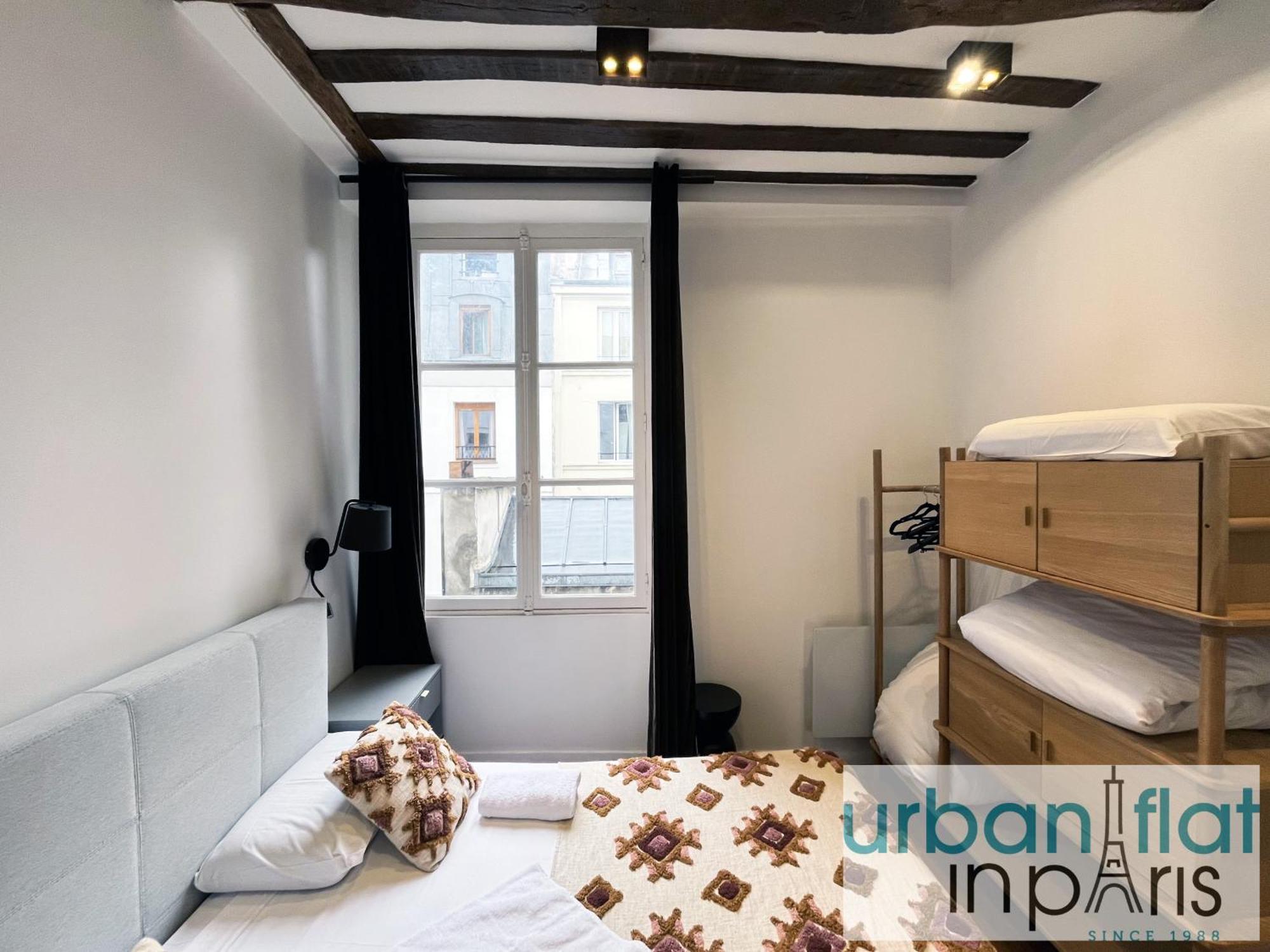 Urban Flat 108 - Classic Parisian 4 Bdr Flat * Paris