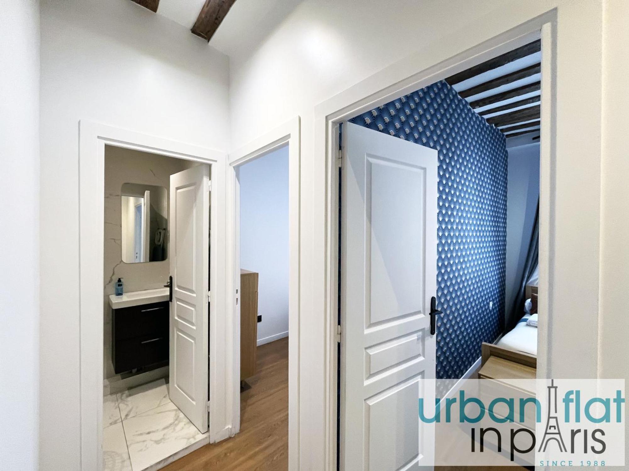 Urban Flat 108 - Classic Parisian 4 Bdr Flat Apartment